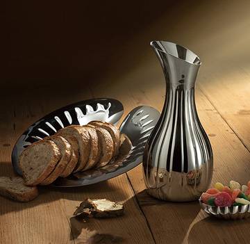 餐具領(lǐng)域新款輩出 “餐桌時尚”獨(dú)領(lǐng)風(fēng)騷 讓人眼前一亮的葉片面包托盤