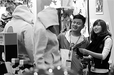 ���[��͸���������b�I�lչ��Ϣ