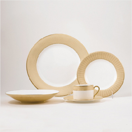 時尚餐盤為居室增添溫馨