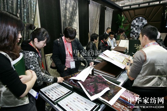 2012���ļ���չ�ĕr�пƼ���̼���}