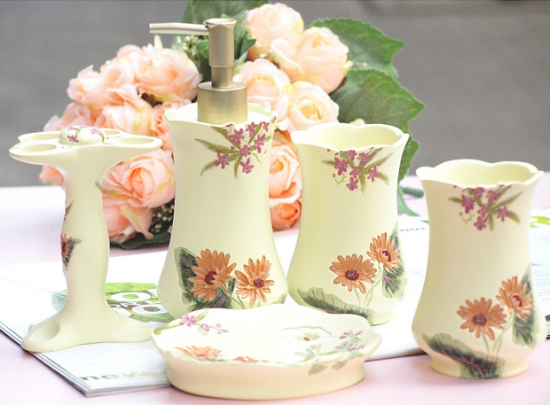 �Ҿ���Ʒ 15�����֬�lԡ�׼�