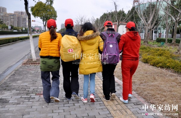 南方寢飾拓展訓(xùn)練營(yíng)正式開營(yíng)