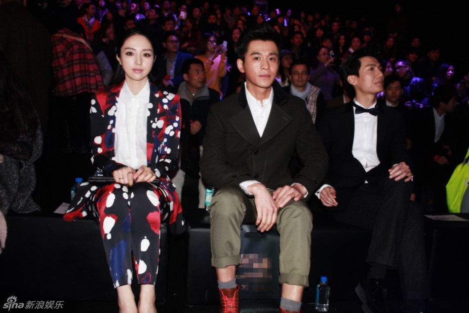 董璇現(xiàn)身中國國際時裝周