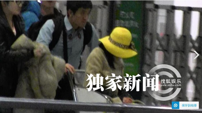 黃圣依坐輪椅回京 疑似腳部負傷