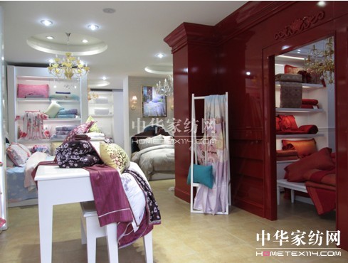 海聆夢(mèng)直營(yíng)銷(xiāo)售專(zhuān)賣(mài)店盛裝入市