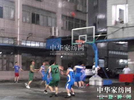 2013遠(yuǎn)夢(mèng)“第六屆”籃球賽揭開(kāi)戰(zhàn)幕