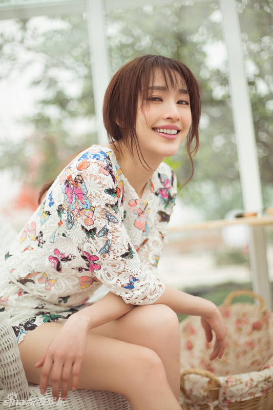 張儷拍清新淡雅寫真優雅氣質顯魅力