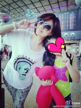 �Z�o����Ů���ε�ʿ�ᱻٝ�ƽ���