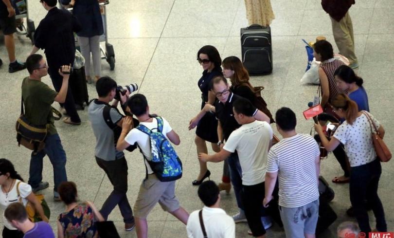 劉曉慶婚后低調(diào)返京被媒體瘋狂堵截