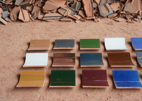 廢物利用的瓦片凳子