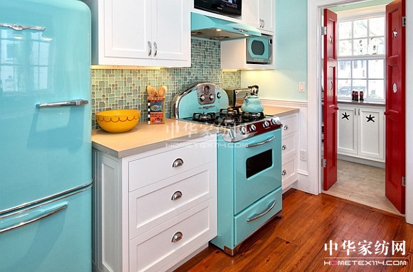 【1】古典風(fēng)吹襲廚房不老設(shè)計個性辣媽最愛