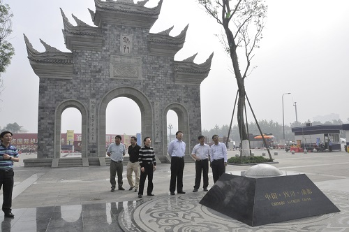 中國(guó)絲綢協(xié)會(huì)考察成都錦門(mén)絲綢文化小鎮(zhèn)