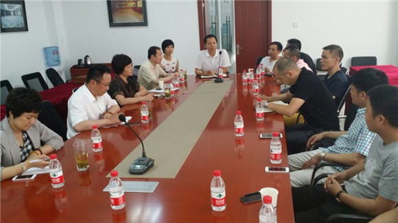 �Ҽ��f(xi��)��(hu��)�I(l��ng)��(d��o)ǰ�����ˇ�(gu��)�H�������{(di��o)��