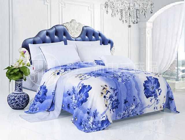 雨蘭“丹青香溢”法蘭絨毯 青花神韻完美呈現(xiàn)