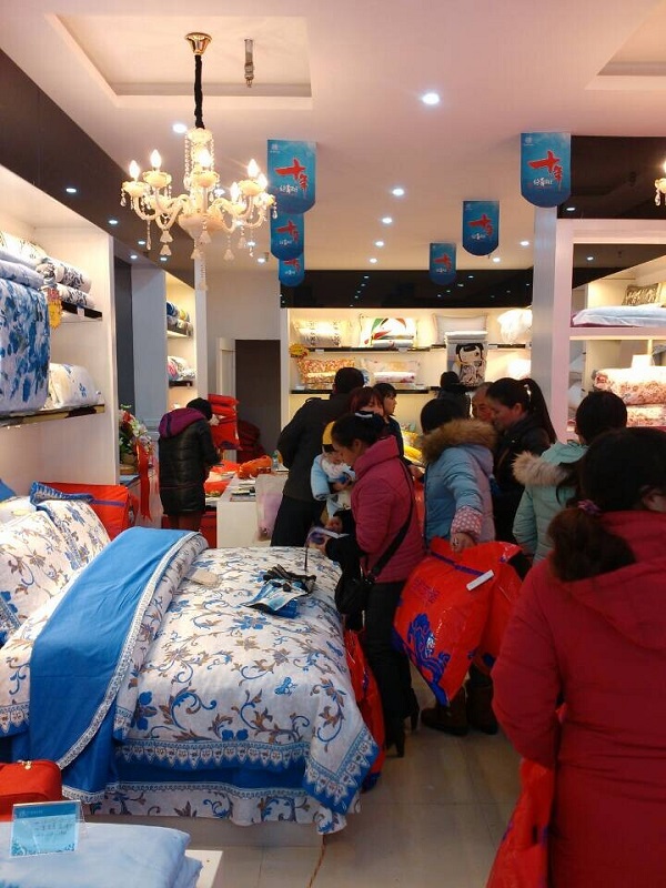 江西余江雨蘭專賣開業(yè) 綻放出夢(mèng)幻般青花傳奇