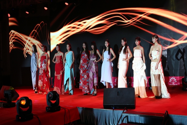 ����ë��2015�ﶬ��Ʒ�l(f��)����(hu��)�A�M��Ļ