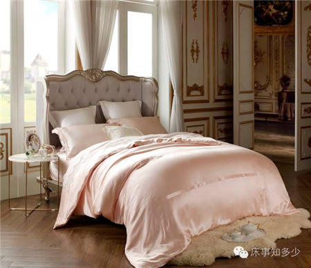 ����Ҽ���һ��ɫ���������ζ���ħ����