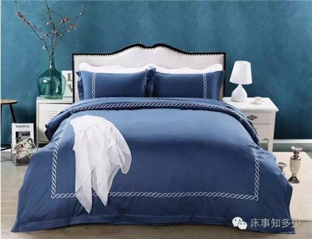 ����Ҽ���һ��ɫ����(l��i)�����ζ���ħ�ԣ�