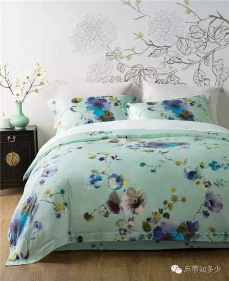 ����Ҽ���һ��ɫ����(l��i)�����ζ���ħ�ԣ�