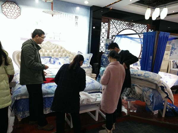 雨蘭“蝶變2017”春夏新品發(fā)布暨營(yíng)銷峰會(huì)緊張籌備中