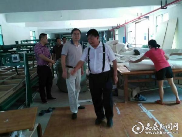 婁底市商糧局調(diào)研組到湖南春源家紡萬寶總部調(diào)研