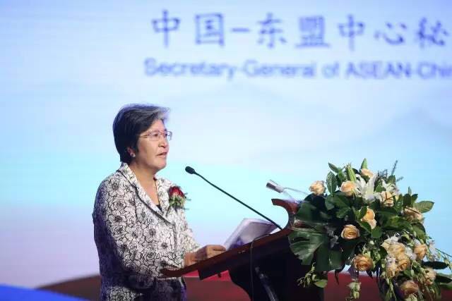 鋪就創(chuàng)新、綠色、可持續(xù)發(fā)展的新絲路!2017“一帶一路”紡織服裝產(chǎn)業(yè)發(fā)展論壇在烏魯木齊召開(kāi)