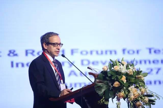 鋪就創(chuàng)新、綠色、可持續(xù)發(fā)展的新絲路!2017“一帶一路”紡織服裝產(chǎn)業(yè)發(fā)展論壇在烏魯木齊召開(kāi)