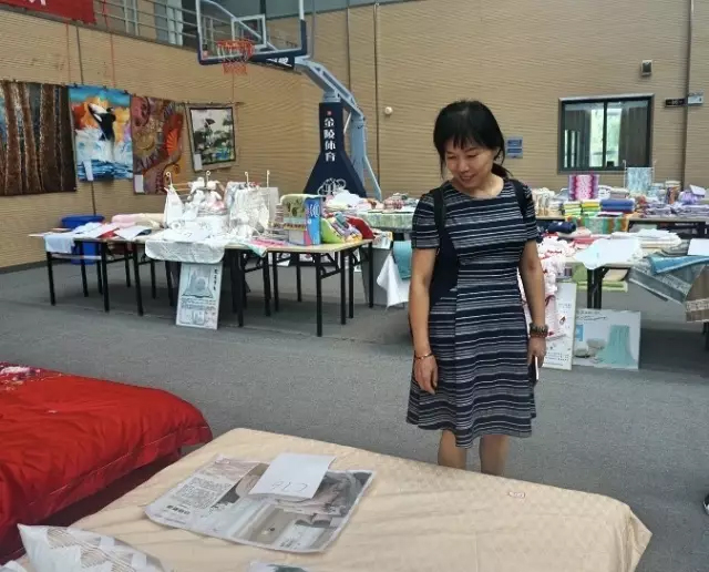 �Ҹ�������ζϯ����ͨ������������300���Ҽ��a(ch��n)Ʒ��Ů��ʣ�