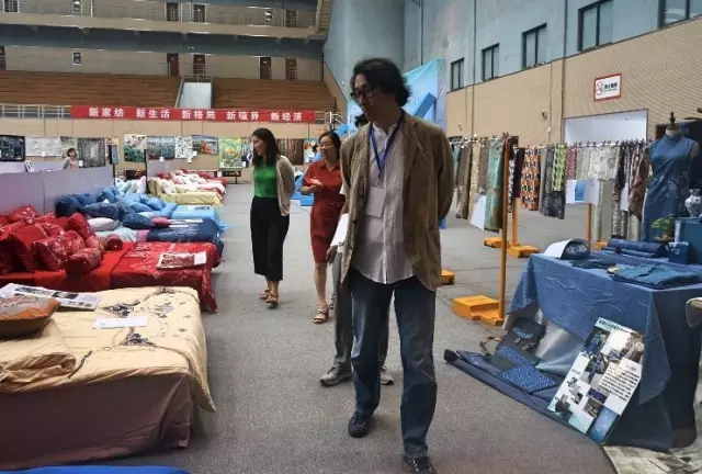 �Ҹ�������ζϯ����ͨ������������300���Ҽ��a(ch��n)Ʒ��Ů��ʣ�