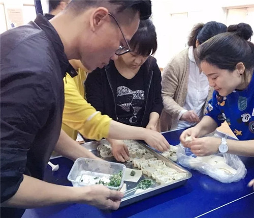 �Pʢ����F����ӨO���澳���ƵZͬ�У�