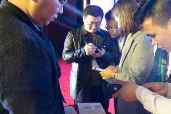 ���B͸īˮ����Q���aӡ����¶�ס����������������ʹ�c