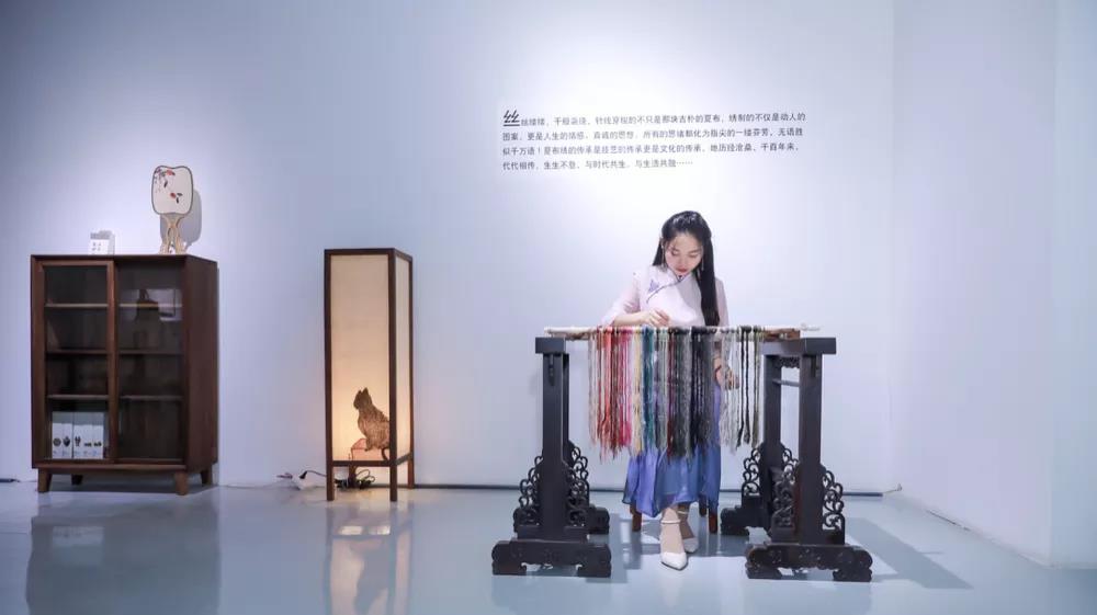 ��ˇ�������I�Gɫ�r��--2021�������H�鼏���[���_Ļ�ڼ�